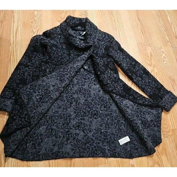 Tahari Wool Blend Sweater Wrap Cardigan Women's LRG Black Floral Warm Comfy Cowl - Picture 6 of 10